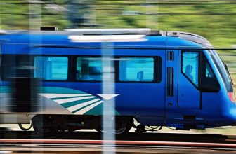 香港機場快綫機場列車 (Airport Express) — 往返市區與香港國際機場，最快 24 分鐘直達香港站 (KKday 官方圖片)