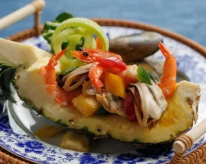 海灣餐廳 Marina Kitchen 菠蘿盛載海鮮菜式